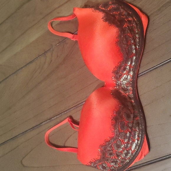 Victoria's Secret Other - Victoria's Secret Wireless Push-Up Bra w/ Lace Details, Red, 32D